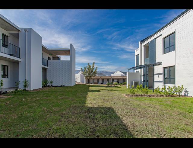2 BEDROOM APARTMENT FOR SALE IN VAL DE VIE ESTATE